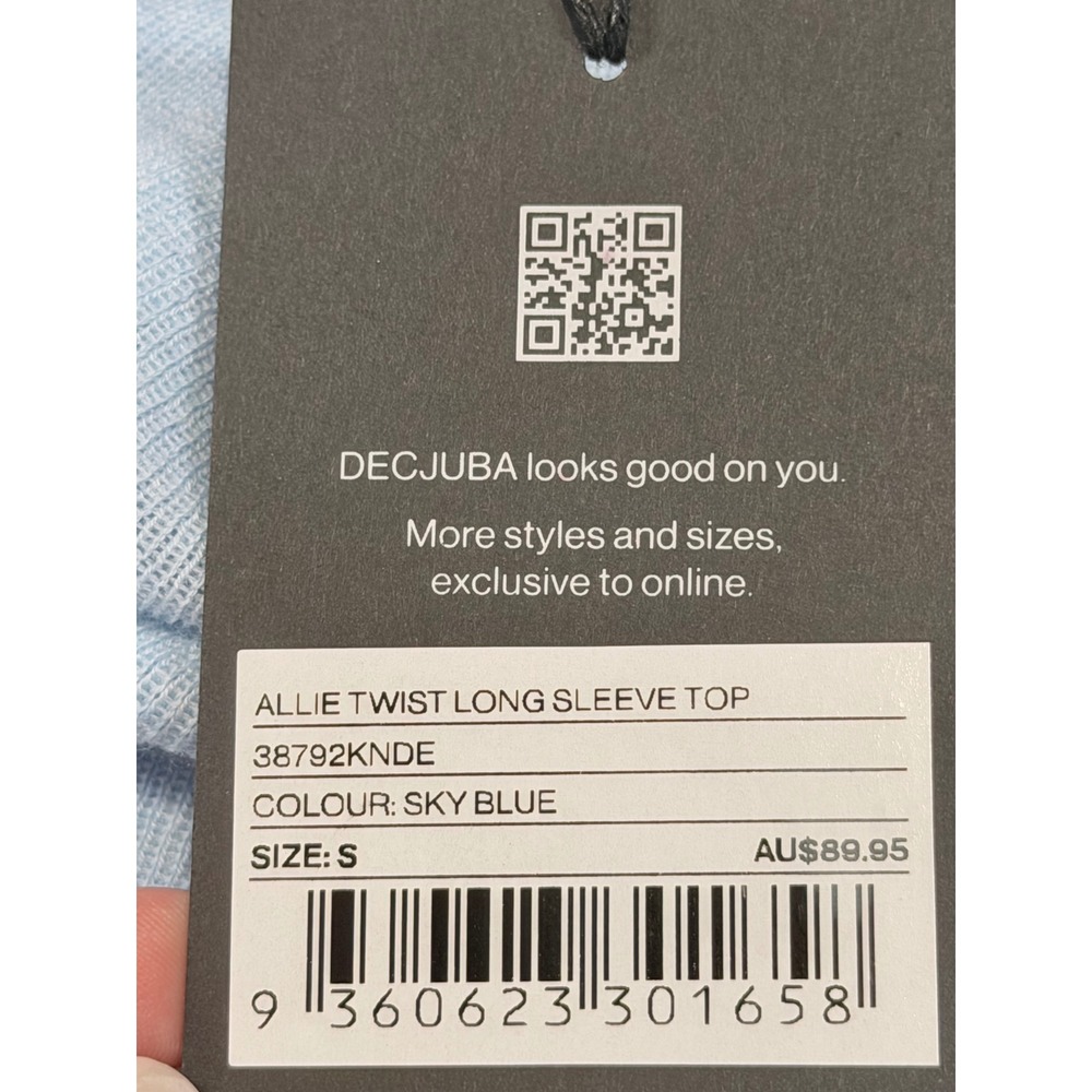 DECJUBA Allie Twist Long-Sleeve Top Sky Blue Soft Cozy Sweater Size Small NWT - Picture 6 of 6